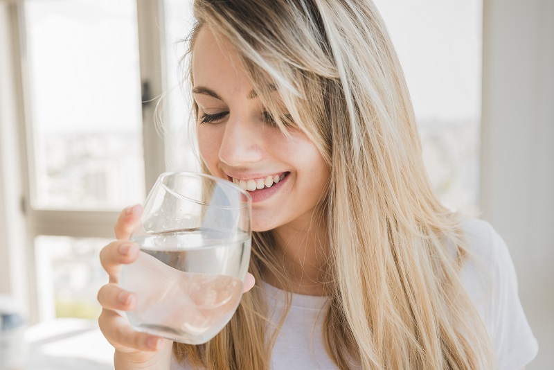 Add this to your drinking water if you wake up stressed in the morning