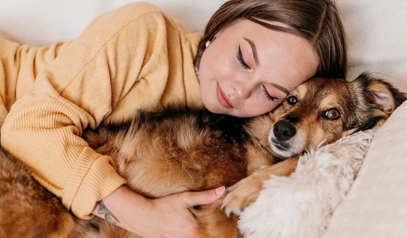 Women sleep better next to a dog than next to a man, according to researchers