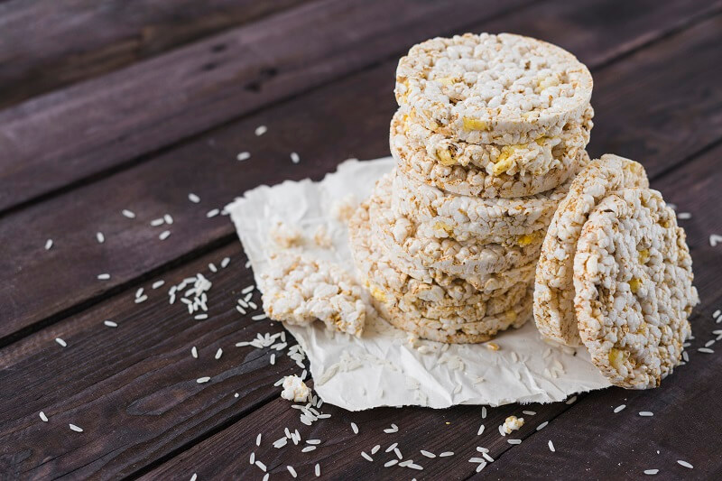 Are puffed rice cakes fattening? Benefits, calories, and less desirable effects