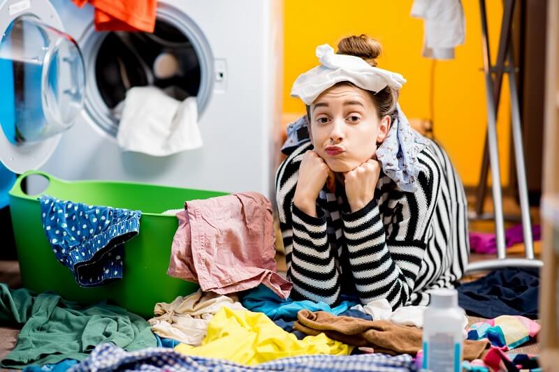 Your freshly washed clothes smell unpleasant after drying? How to get rid of the stale smell after washing?
