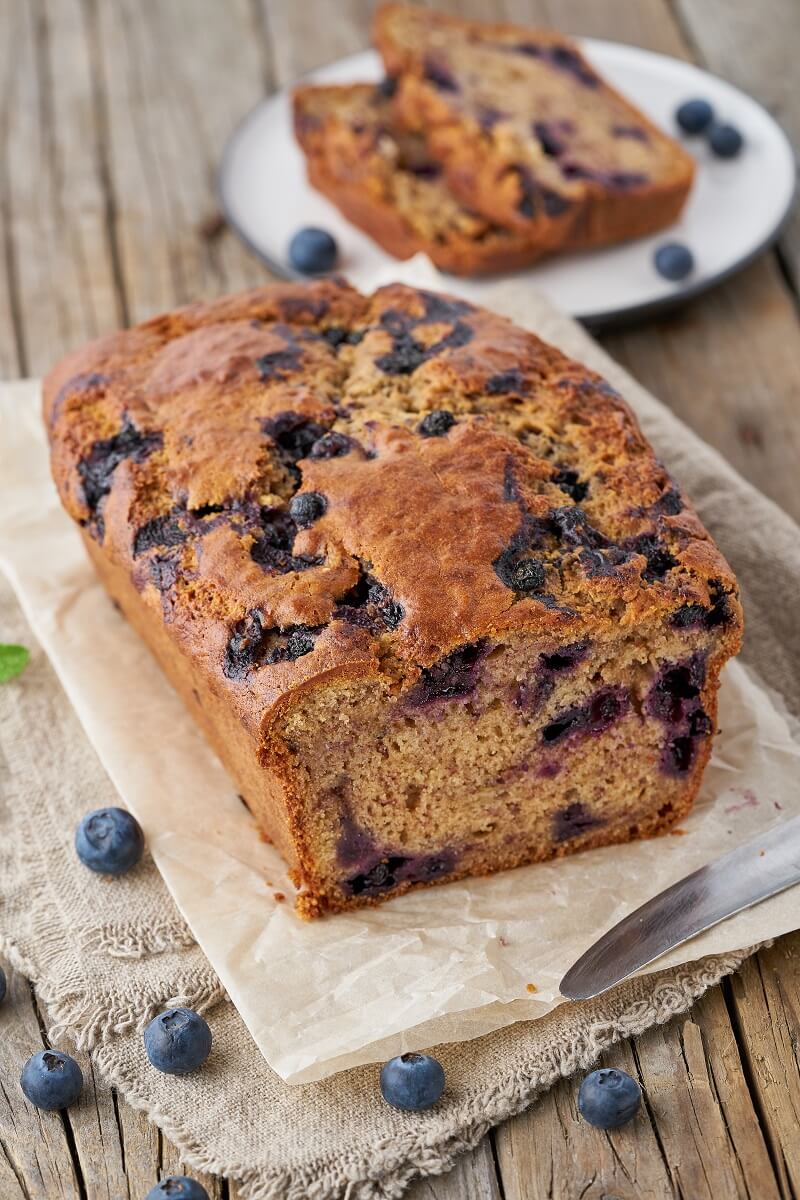 Banana bread with blueberries and oat bran, without sugar
