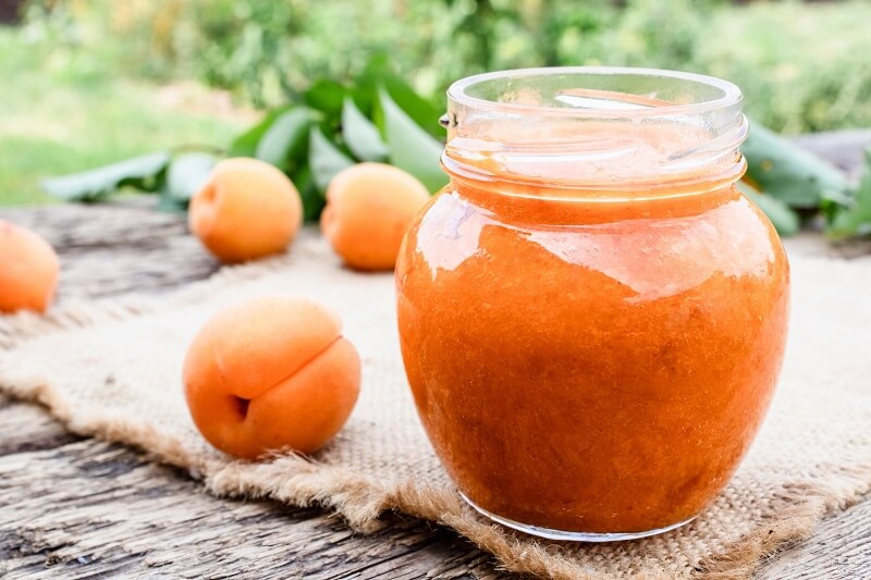 Whole apricot jam - an old, delicious recipe