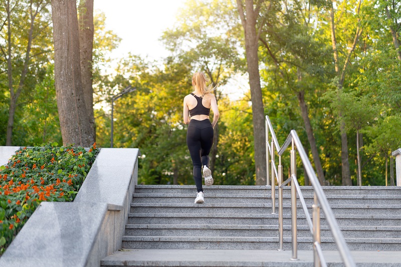 Stair workout can burn up to 500 calories: how to speed up weight loss