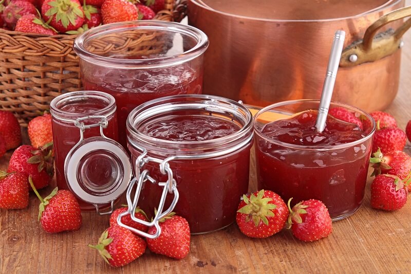 Fragrant, heavenly lemon and strawberry jam: a beginner’s recipe