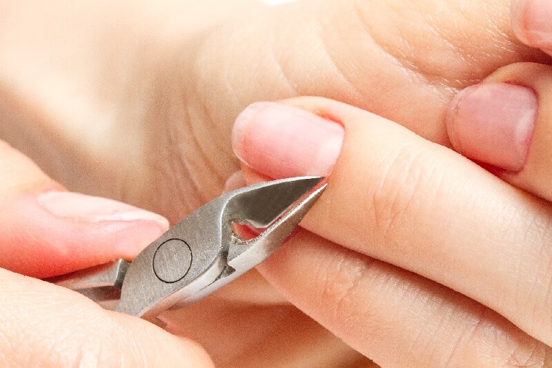 How to clean fingernails properly? Nail brushes are not recommended for everyone