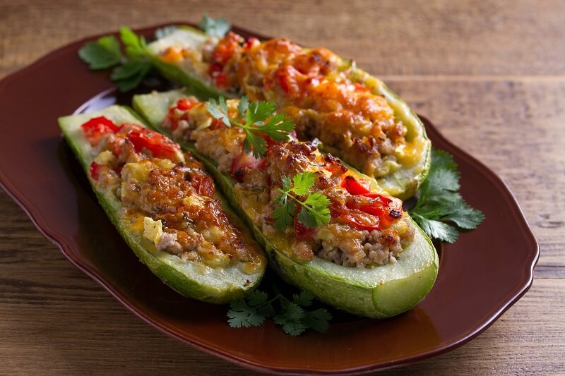 Stuffed zucchini with chicken breast and vegetables