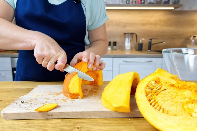 The quickest way to peel pumpkins