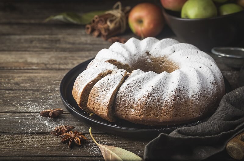 Christmas Bundt cake with crunchy almonds, flavored with gingerbread spices