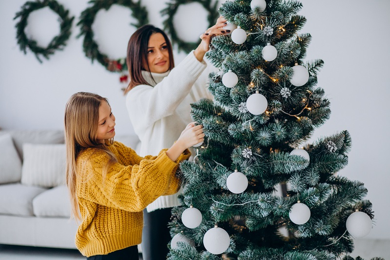How long can a Christmas tree last indoors? Useful ideas and tricks to keep your Christmas tree fresh for a long time