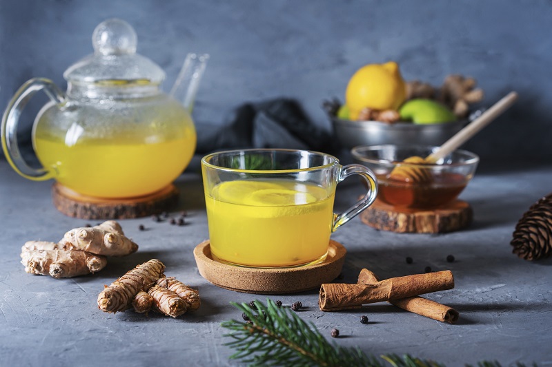 Efficient home remedies to fight cold and sore throat